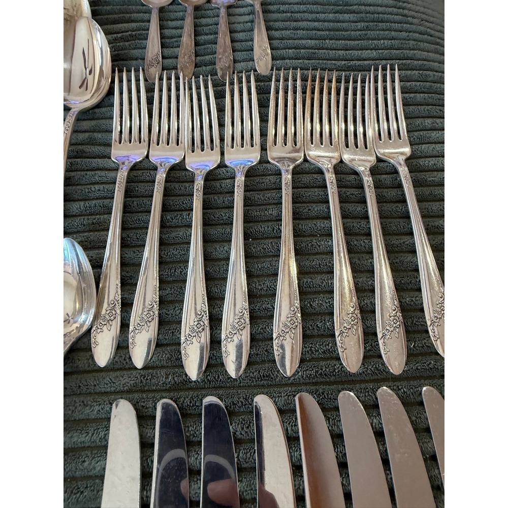 Vintage Oneida Queen Bess Pattern Silverplate Large Flatware Set of 66‎ Pieces - Picture 4 of 12